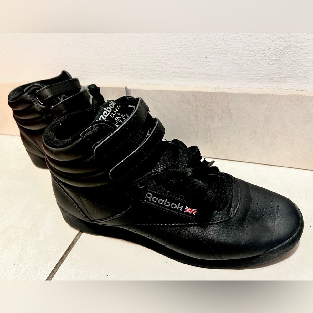 Reebok Classics, SZ 6, high top black leather.
